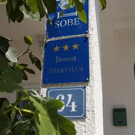 Apartmenthaus Hana Karlobag Bagian luar foto