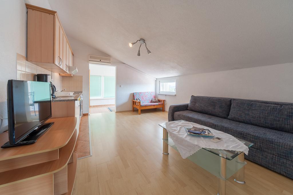 Apartmenthaus Hana Karlobag Bagian luar foto