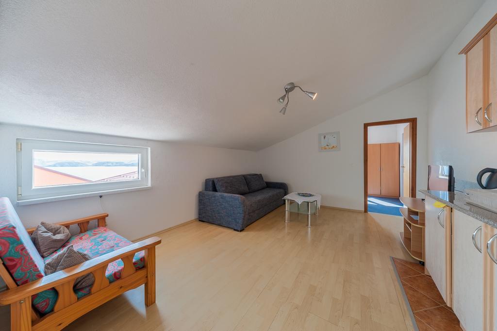 Apartmenthaus Hana Karlobag Bagian luar foto