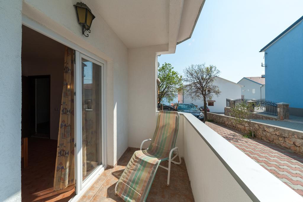 Apartmenthaus Hana Karlobag Bagian luar foto
