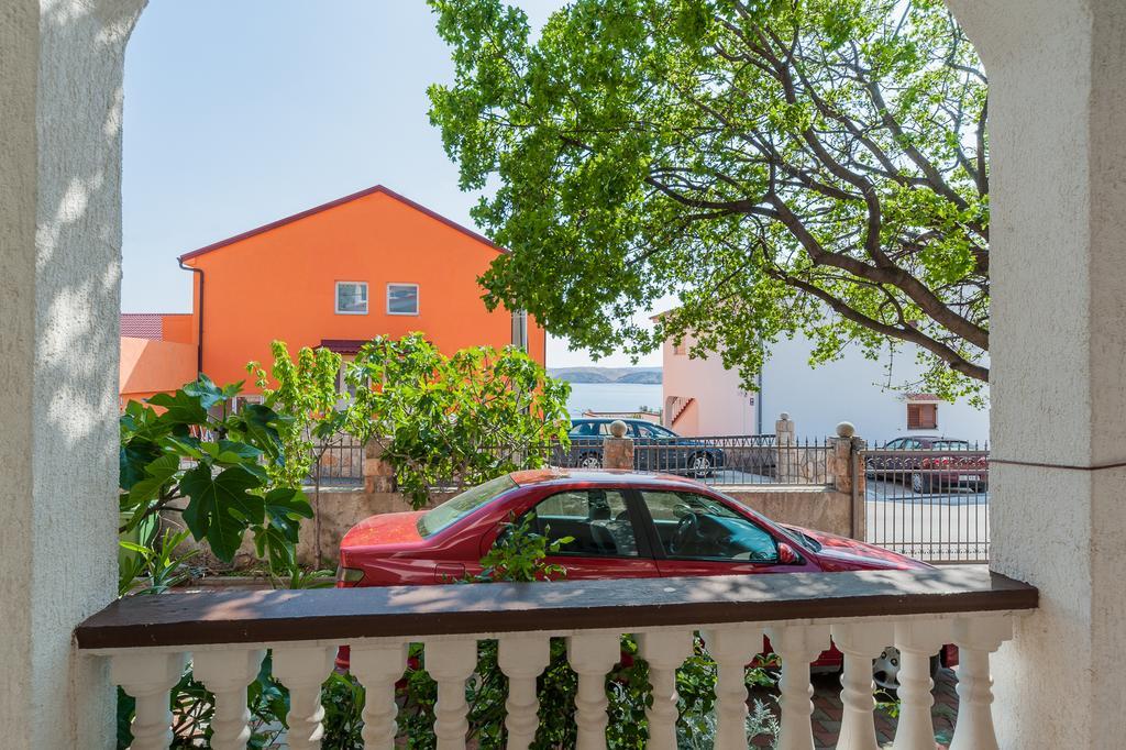 Apartmenthaus Hana Karlobag Bagian luar foto